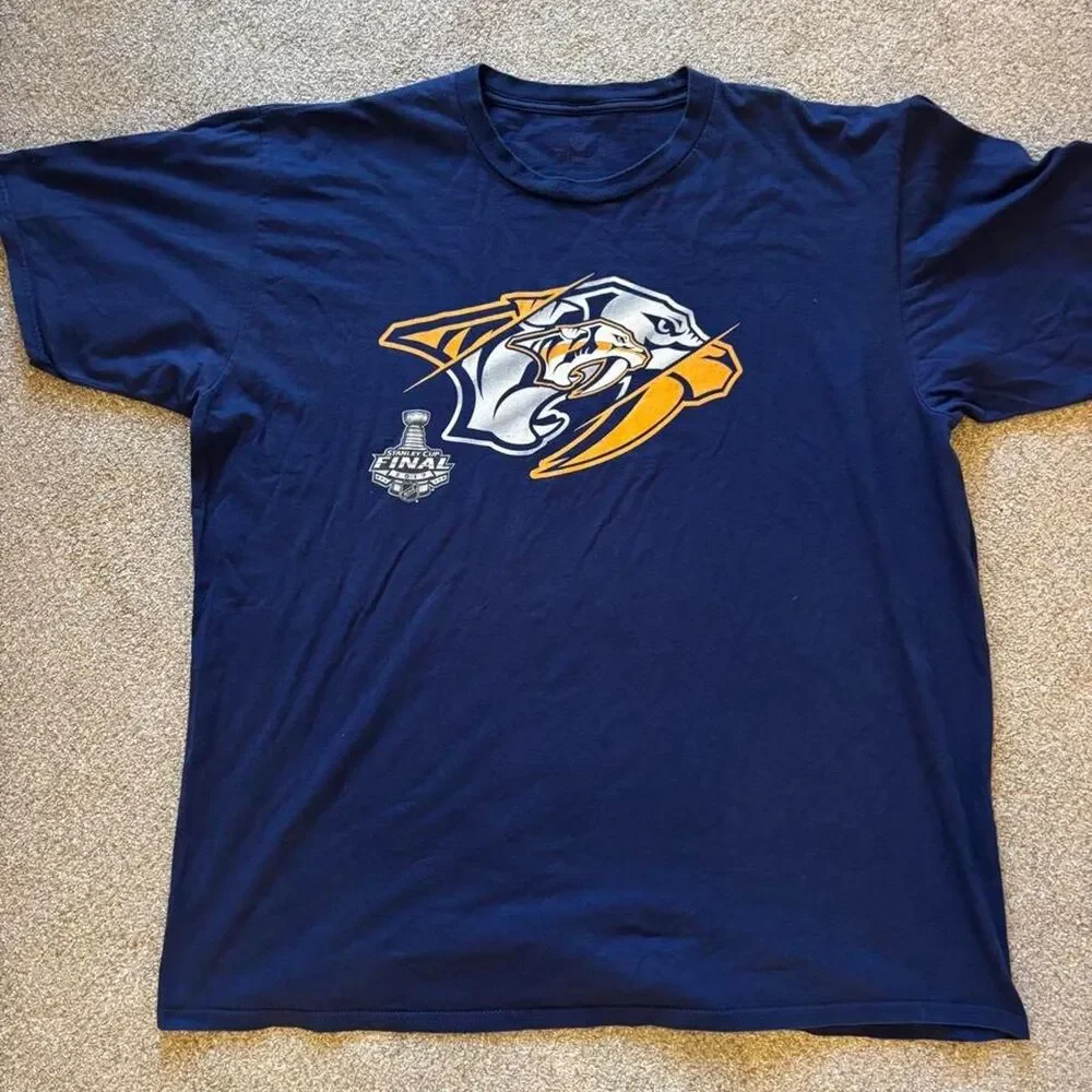 Nhl Men's Navy and Blue T-shirt